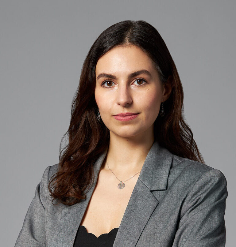 Profilbild von Sophia Knopf, Wissenschaftliche Mitarbeiterin an der Professur für Innovationsforschung an der TU München sowie Projektmitarbeitende im Projekt ReMIX; Mitglied des MCube Strategieteams.