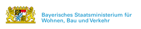 Logo des Bayerischen Staatsministeriums für Wohnen, Bau und Verkehr: Links ist das Bayerische Wappen - eingerahmt von zwei goldenen Löwen -, daneben ist der zweizeilige hellblaue Schriftzug.