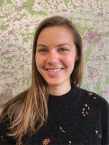 Profilbild von Dr.-Ing. Julia Kinigadner, Leiterin der Forschungsgruppe "Integrierte Mobilitätskonzepte" am Lehrstuhl Siedlungsstruktur und Verkehrsplanung an der TU München sowie Deputy Director Sciens des MCube Clusters; Mitglied des MCube Strategieteams.